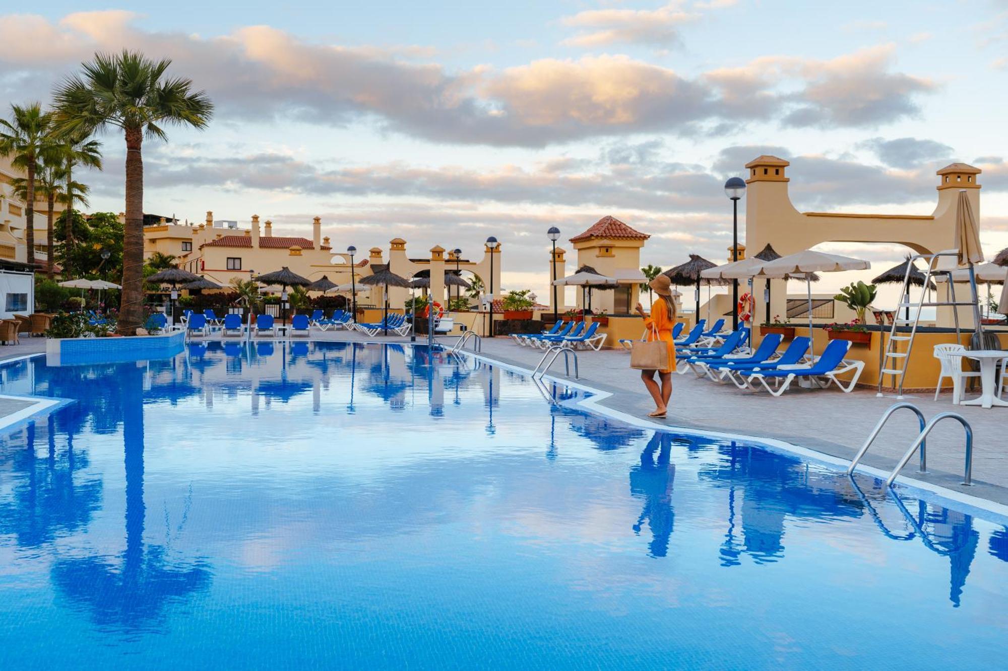 Ramada Residences By Wyndham Costa Adeje Bagian luar foto